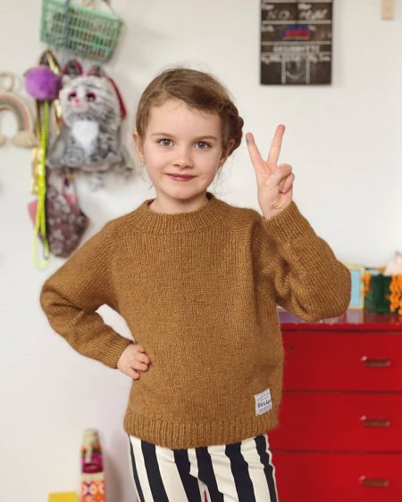 PetiteKnit Inga Krusiduller Tröja Junior Stickmönster
